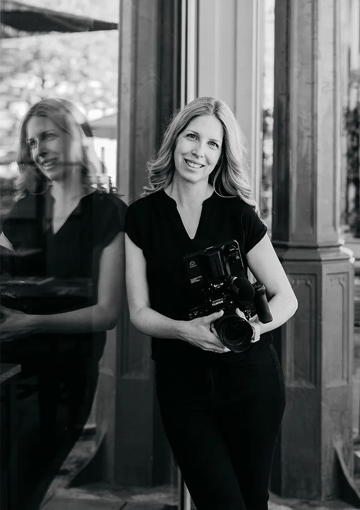 hochzeitsvideografin jenny beim hochzeitsvideo dreh hochzeitsvideografin jenny beim hochzeitsvideo dreh